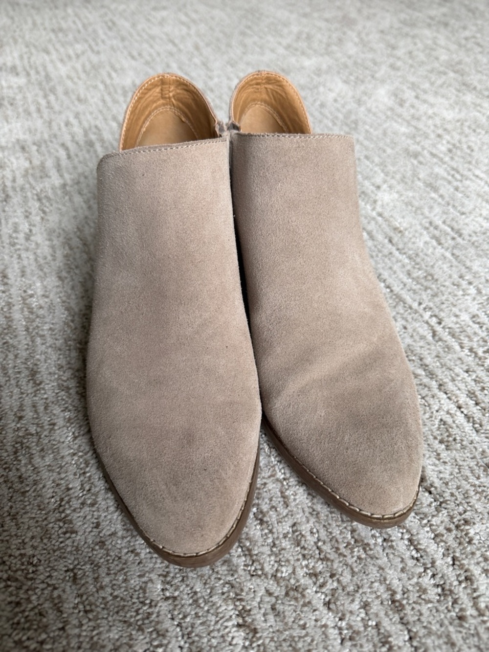 Lucky Brand Fenley Women’s Taupe Suede Ankle Boots - Classic Chelsea Style 8.5 - Picture 2 of 6